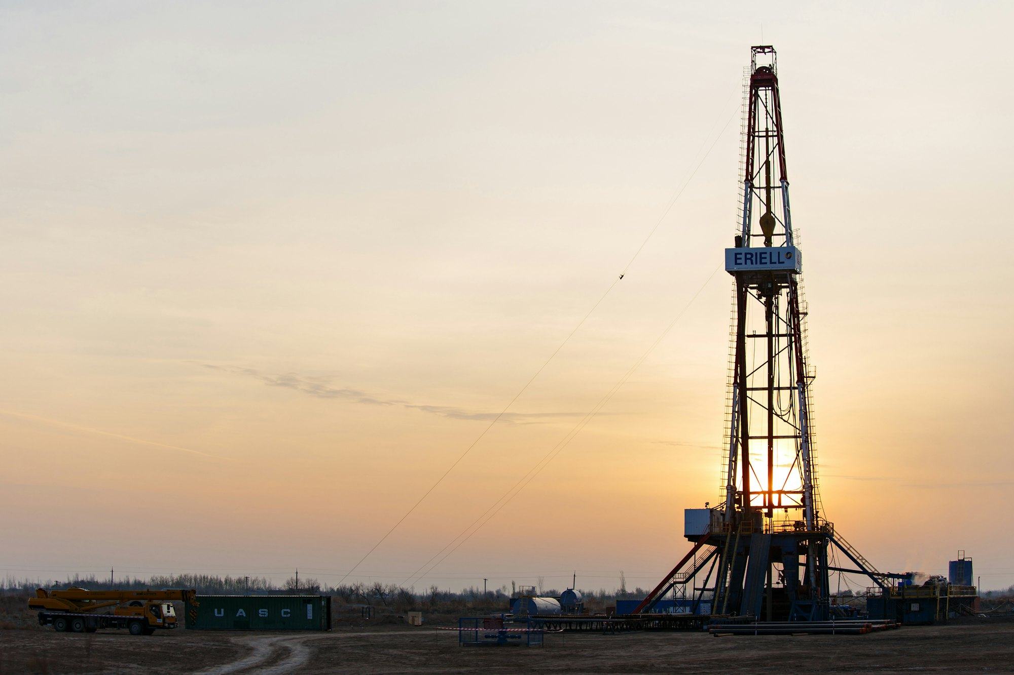 Land drilling rig